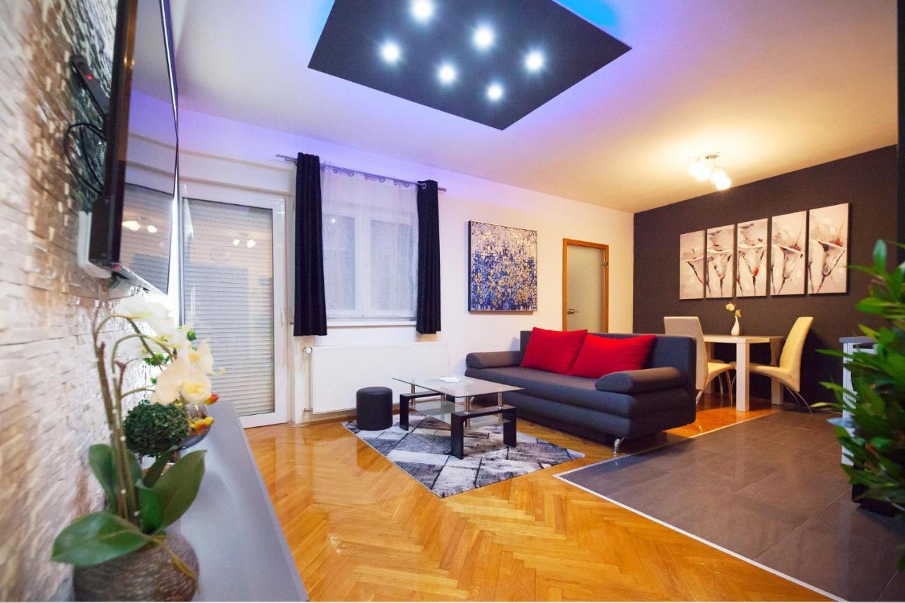Apartman Aurelius - Private Parking Osijek Buitenkant foto