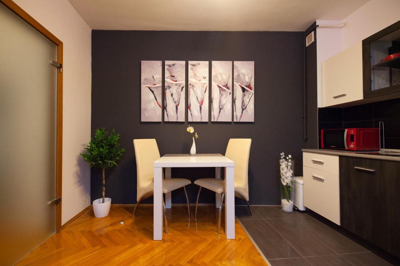 Apartman Aurelius - Private Parking Osijek Buitenkant foto