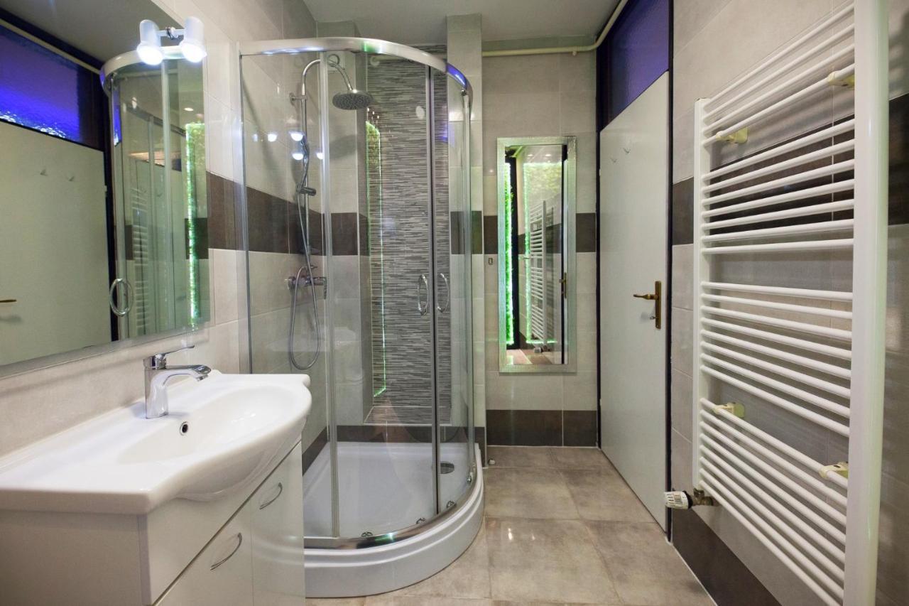 Apartman Aurelius - Private Parking Osijek Buitenkant foto