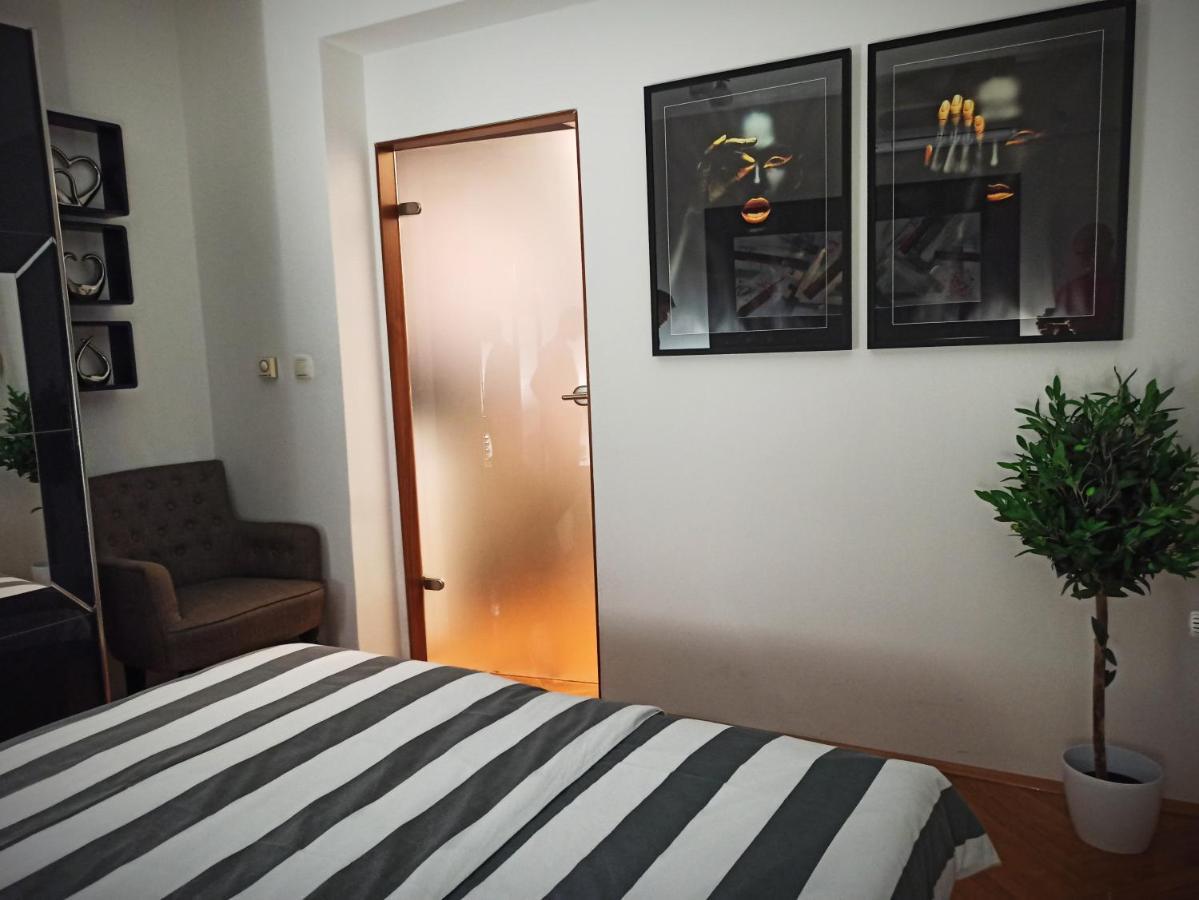 Apartman Aurelius - Private Parking Osijek Buitenkant foto