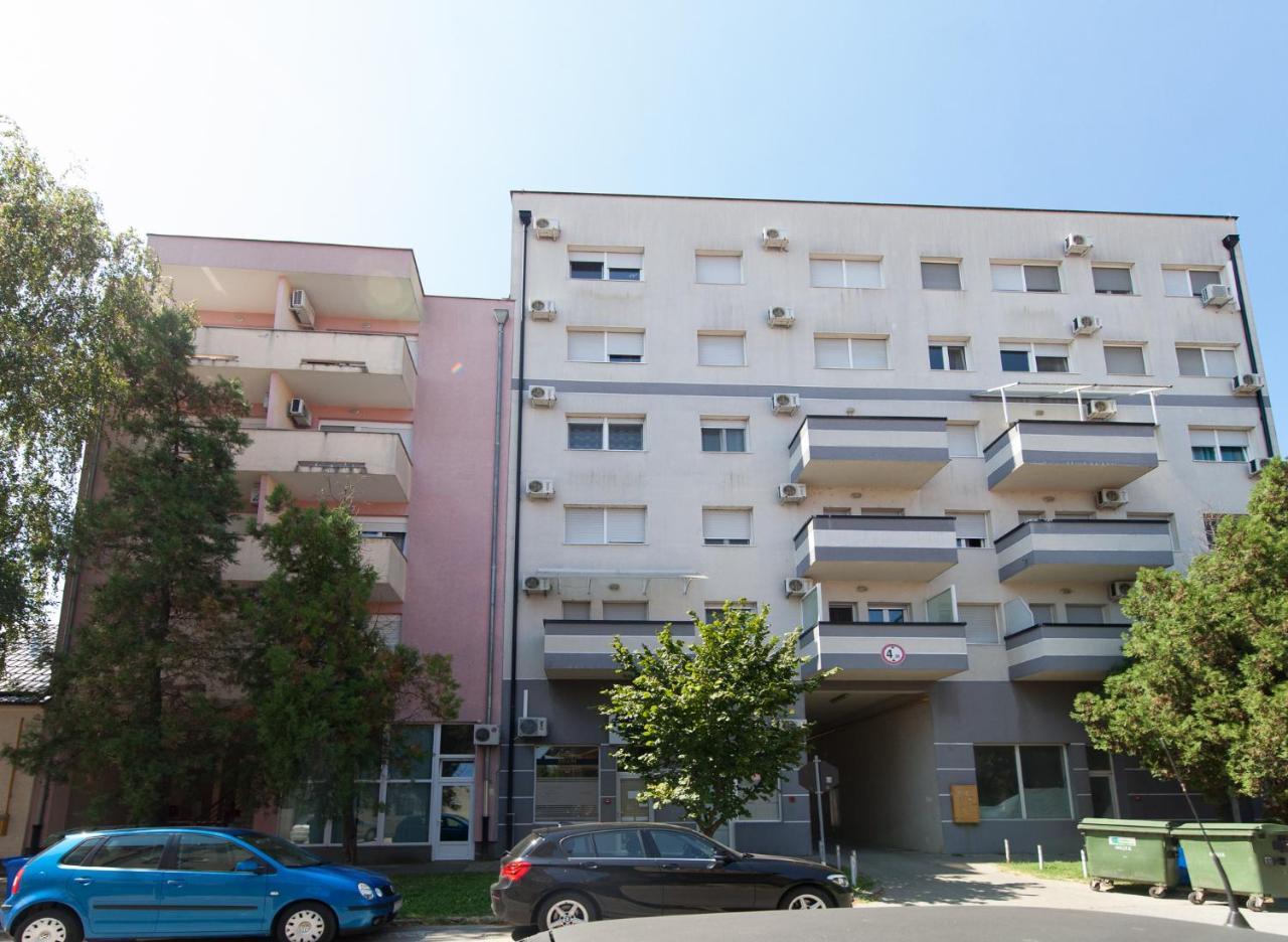 Apartman Aurelius - Private Parking Osijek Buitenkant foto