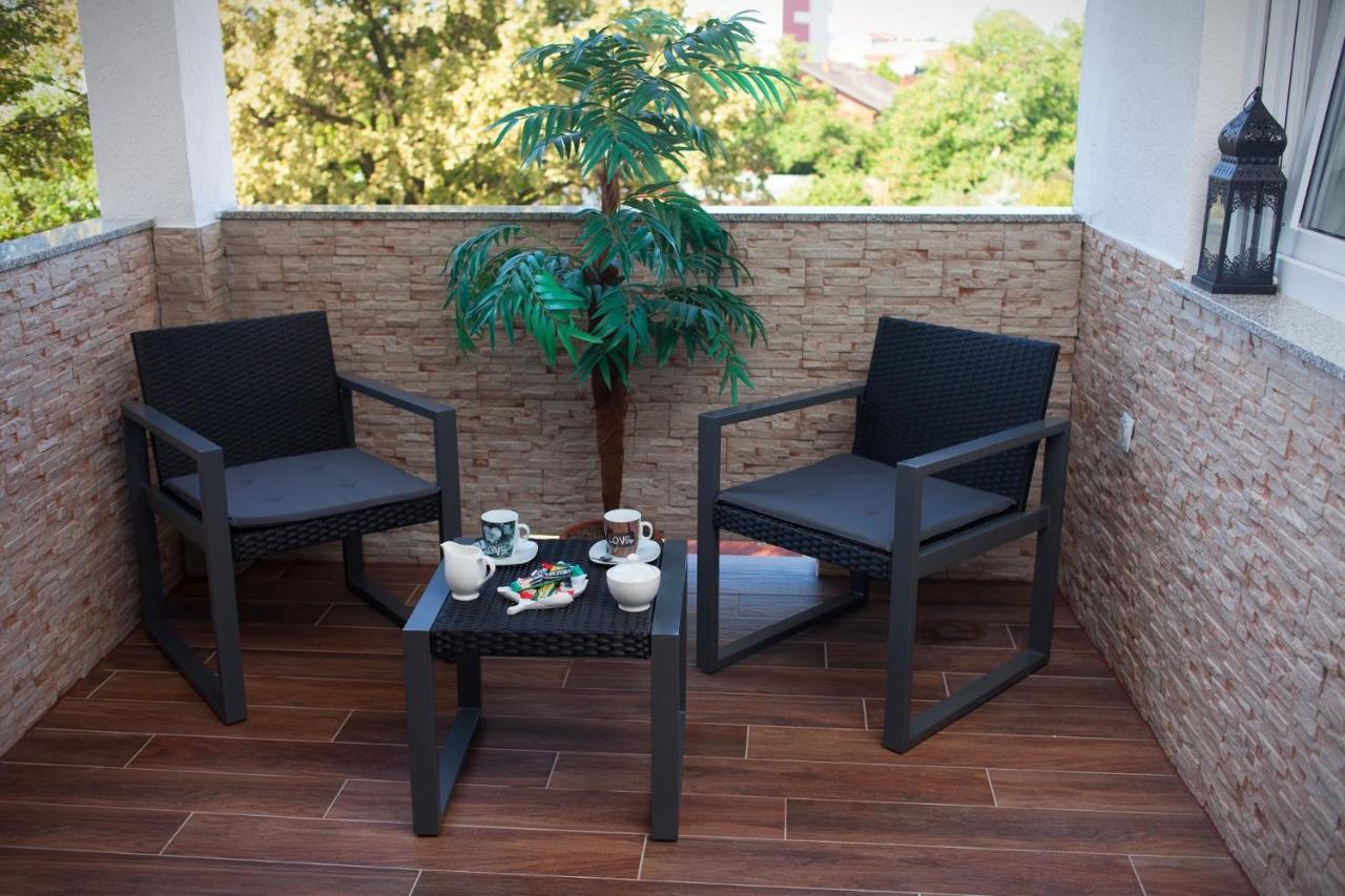Apartman Aurelius - Private Parking Osijek Buitenkant foto