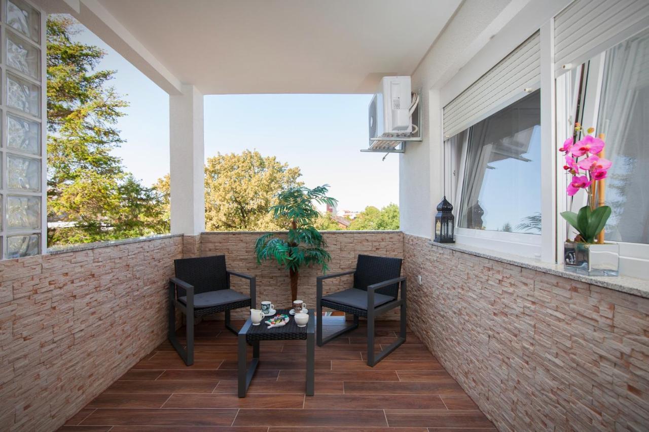 Apartman Aurelius - Private Parking Osijek Buitenkant foto